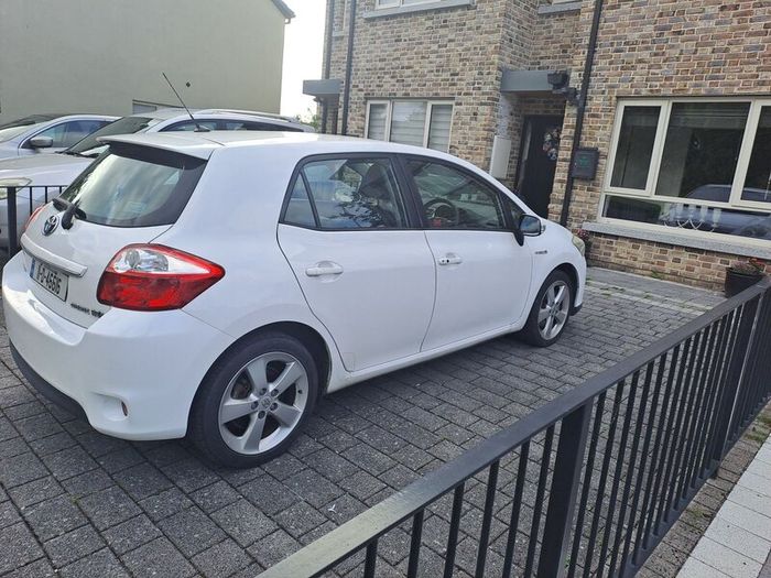 Toyota Auris  Hybrid T-Siprit Cvt