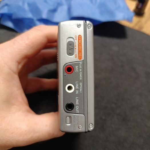 Sony MZ-R30 MiniDisc player from 1997