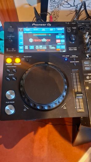 2x xdj 700 and Pioneer djm800