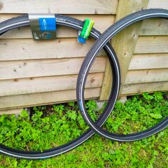 2 x New Schwalbe Marathon Plus 700 x 32C