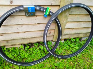 2 x New Schwalbe Marathon Plus 700 x 32C