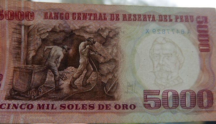 Variety of 10 Different Foreign Banknotes most of Peru