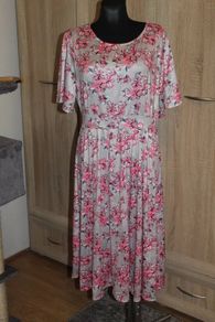Lovely floral over the knee dress size UK16/18 EU44/46 Postage included