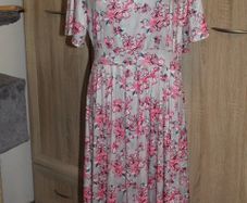 Lovely floral over the knee dress size UK16/18 EU44/46 Postage included