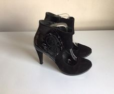Ladies Gino Vaello Black patent leather and suede high heel court shoes Eu 40 size 6.5