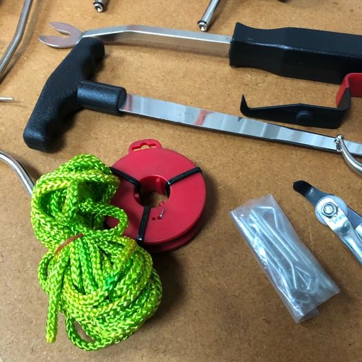 Set of Windscreen removal tools