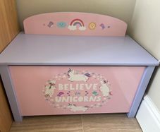 Toy storage chest