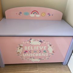 Toy storage chest
