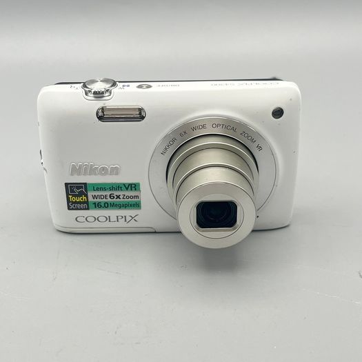 Nikon Coolpix S4300 16MP Digital Camera White Touchscreen - Full Kit
