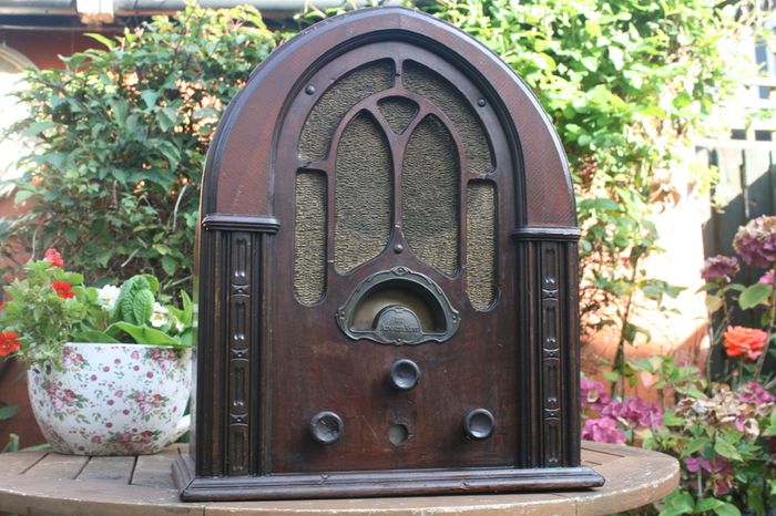 Genuine Antique Cathedral Radio Atwater Kent