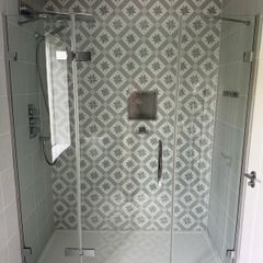 Merlyn ARYSTO Ten | Hinge Door & 2 Inline Panels