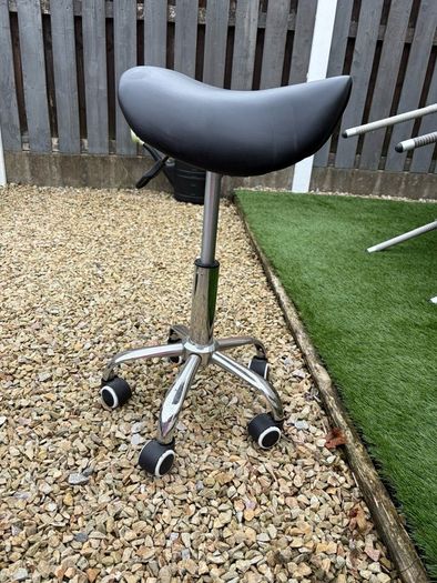 swivel stool