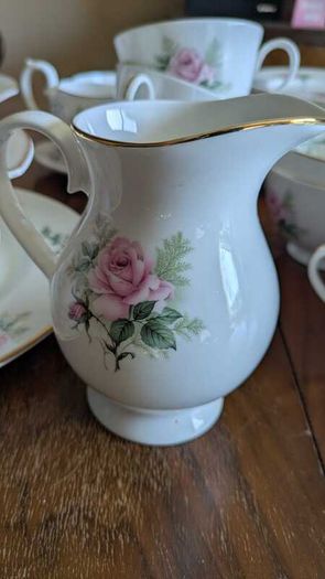Royal Grafton China Dinner Set (51 pieces)