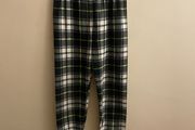 Check pyjama bottoms (age 8-9)