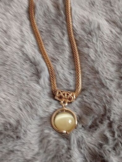 Necklace very nice .