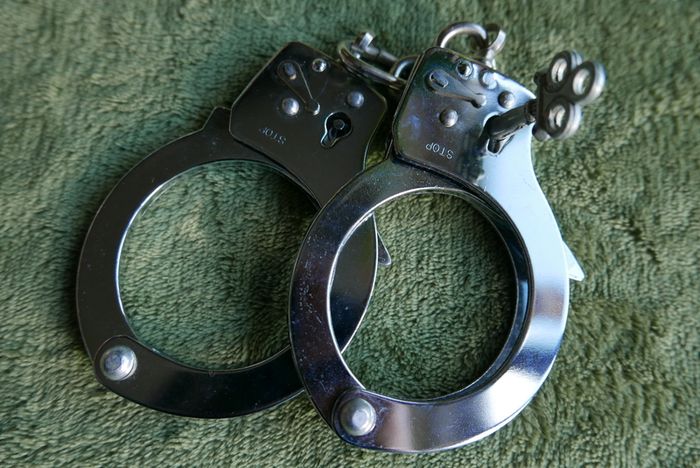 Hand Cuffs with one key