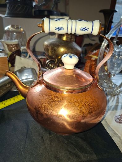 Copper Kettle features a white Porcelain Handle and matching lid knob, Postage Available or Collection