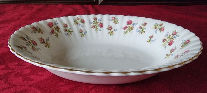 92 Pc. Royal Albert Winsome Bone China Gold Gilt Dinner, Coffee And Tea Service / Set For 12 Person Setting Made In England