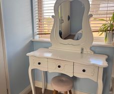 vanity table