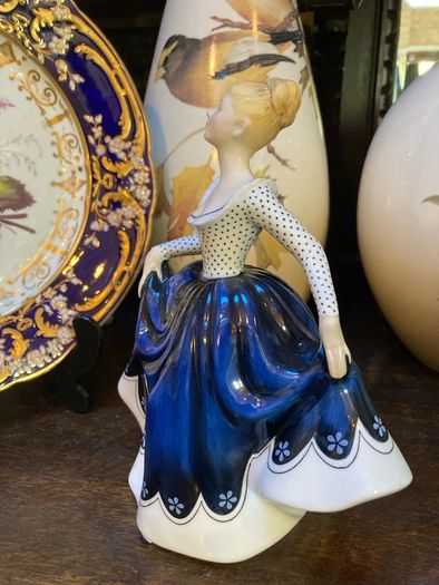 Royal Doulton figurine "Lisa"