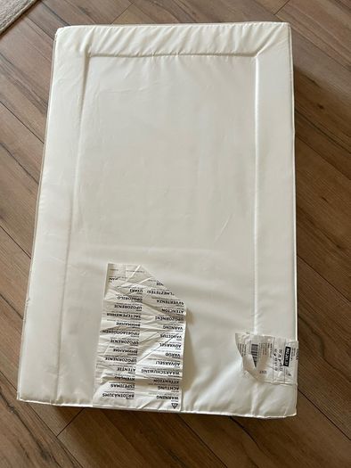 Ikea Vadra Changing Mat (Including 6 covers)