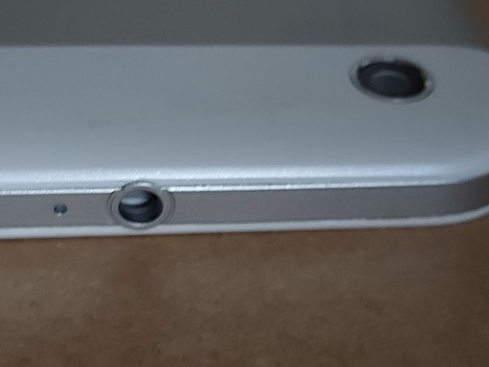Docomo X DTAB, 16GB, Model d-01G. takes a sim and SD Card, great for watching youtube etc, nice compact 8 inch Tablet