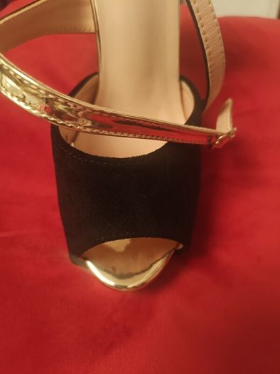 Womens heels Size 4