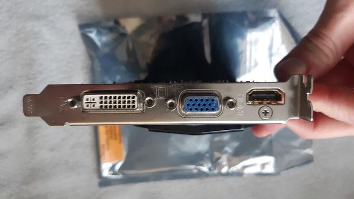 Gigabyte GT 630 GV-N630-2GI Nvidia 2GB VGA DVI HDMI Retro Vintage Gaming