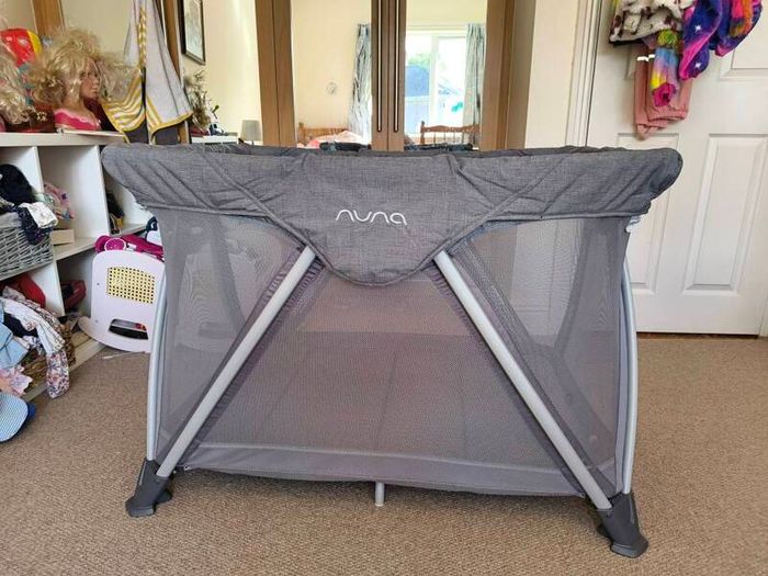 Must go ASAP travel cot nuna sena aire