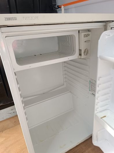 Small under counter fridge/freezer Zanussi