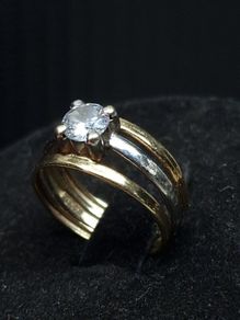 Vintage 375 Gold Ring with Clear Stone