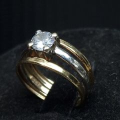 Vintage 375 Gold Ring with Clear Stone