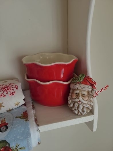 Christmas Bowls And Vintage Santa