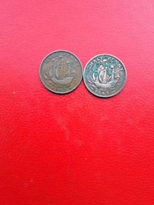 2 British Halfpennies in Sequence 1942/1943