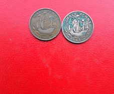 2 British Halfpennies in Sequence 1942/1943