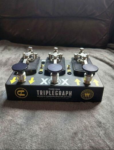 Electric guitar effects pedal