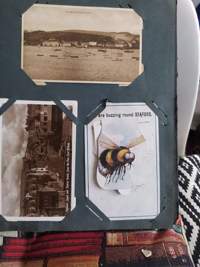 Old postcard album with 80 cards from 1914 to 1955,plus 10 miniature photos of New York,5 old John Hinde,postcards,3 old Iraqui postcards