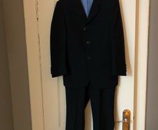 Boys navy suit age 5 reduced