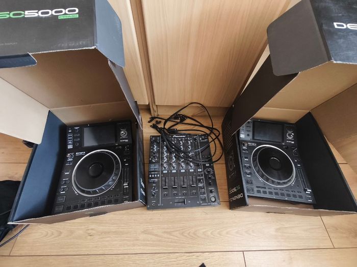 2x Denon Dj Sc5000 and Pioneer DJM850 for sale