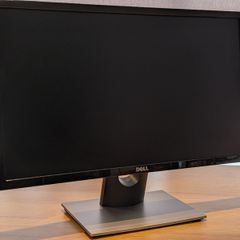 Dell. 1080 resolution.