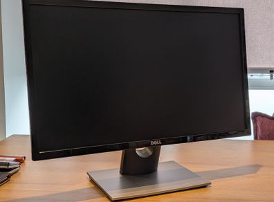 Dell. 1080 resolution.
