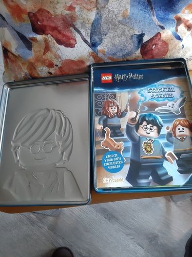 Harry Potter Lego theme Wizarding World sticker and puzzle tin . 4 books of fun !