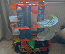 Hot Wheels Garage Trex + Dragon + Race Crate