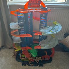 Hot Wheels Garage Trex + Dragon + Race Crate