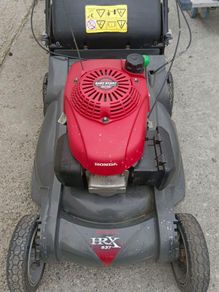 Honda HRX537 self drive lawnmower with 23 inch mulching plastic deck, in good condition. Sold as you seen