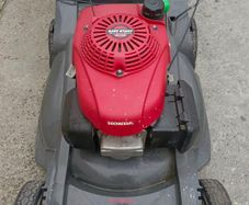 Honda HRX537 self drive lawnmower with 23 inch mulching plastic deck, in good condition. Sold as you seen