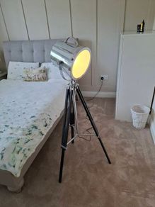 Tripod lamp