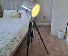 Tripod lamp