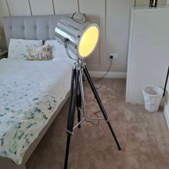 Tripod lamp