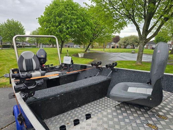 Boat "Lund 16ft Predator fishing boat with Livescope LVS32"